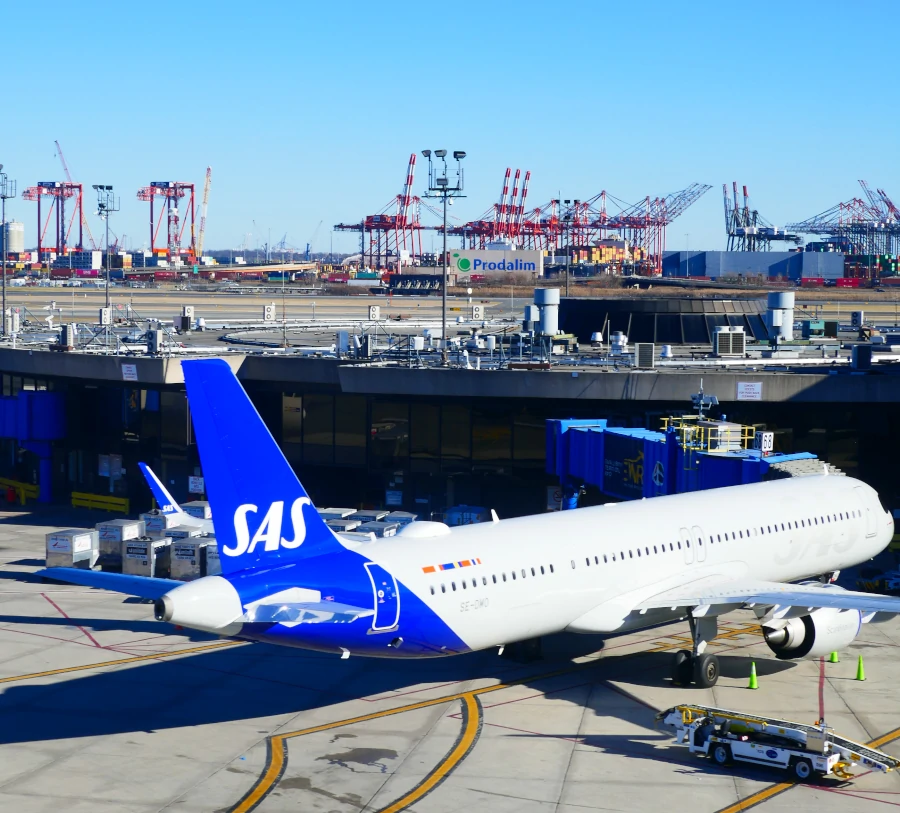 Newark Airport was the first major airport in United States. 