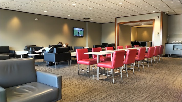 air-canada-maple-leaf-lounge-ewr